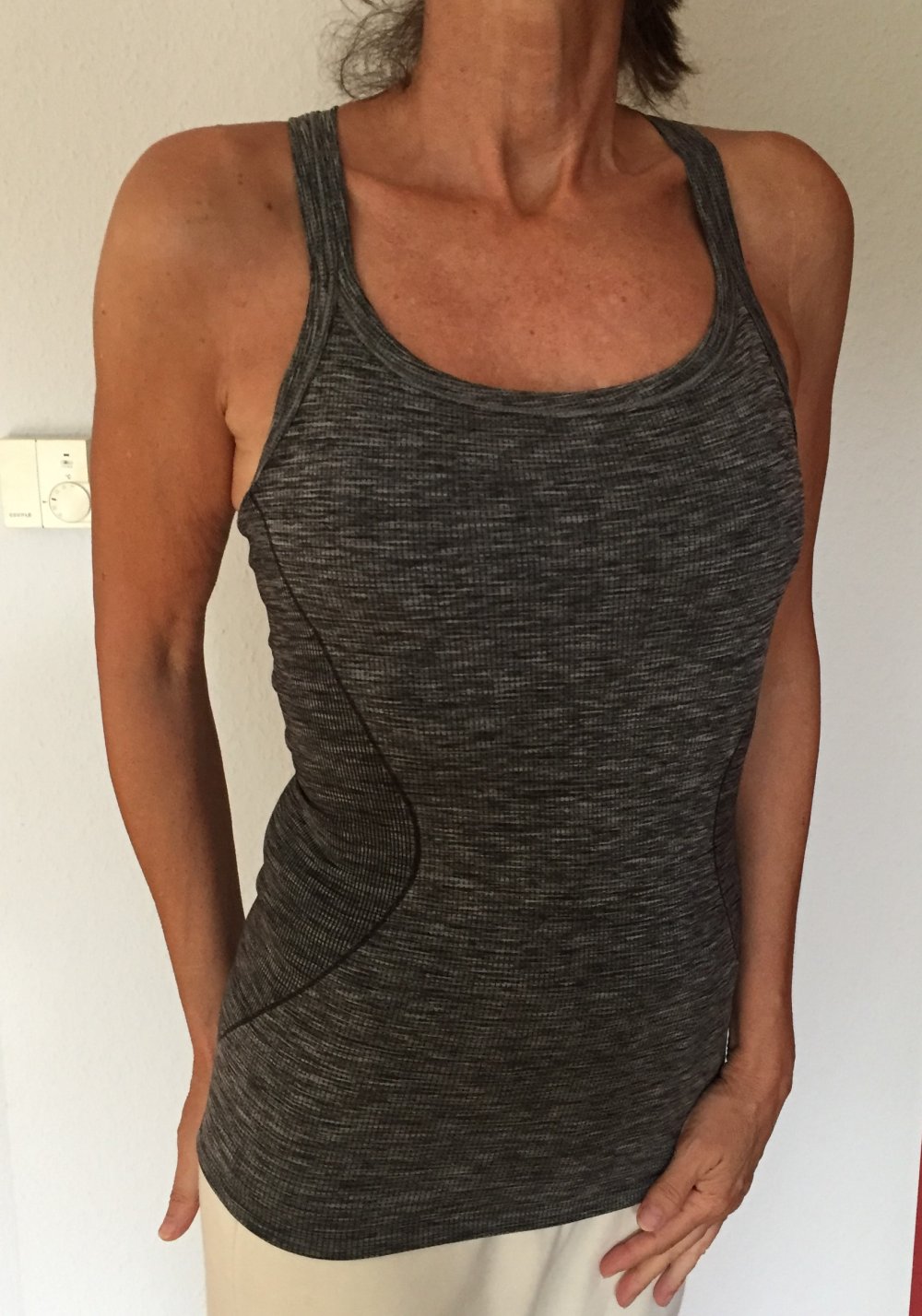 H&M Sport Top mit eingenähtem BH Gr.S Feinripp grau