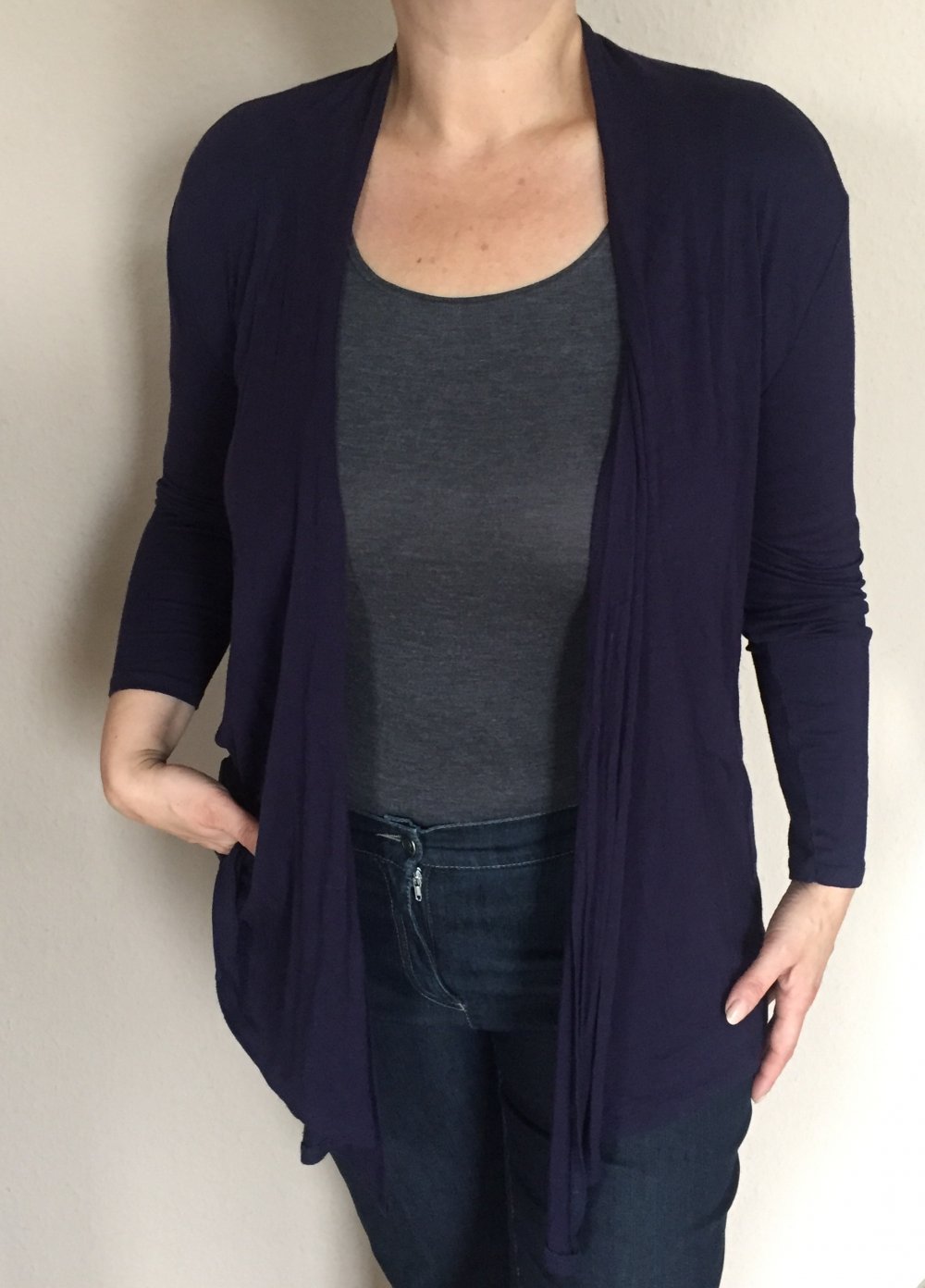 Fließender T-Shirt Cardigan / Bolero Jacke Gr. S/M dunkel lila vorne knotbar