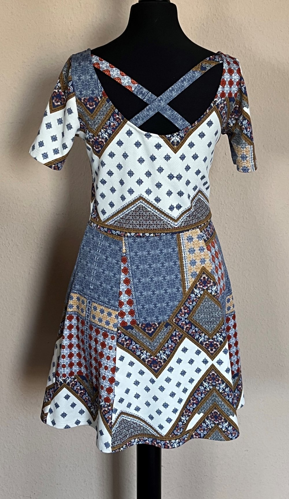 H&M Divided Skater Kleid mit Criss Cross Rücken Gr.36/38 in Patch Work Optik