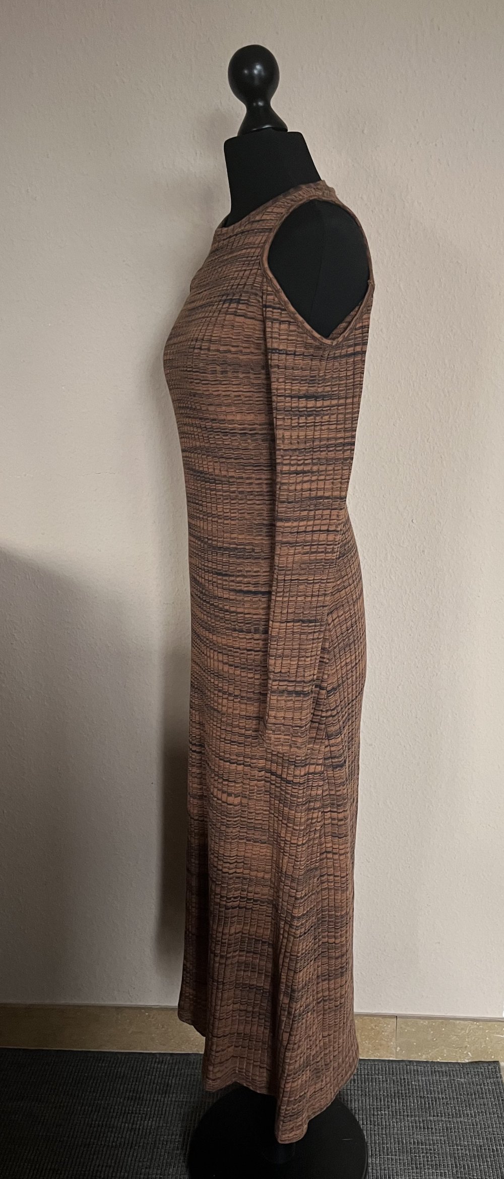 Zara Rib Cage Flat Rip Midi / Maxikleid Cut Out Shoulder Gr.M, langarm, grober Feinripp Stoff, flacher Rundhals