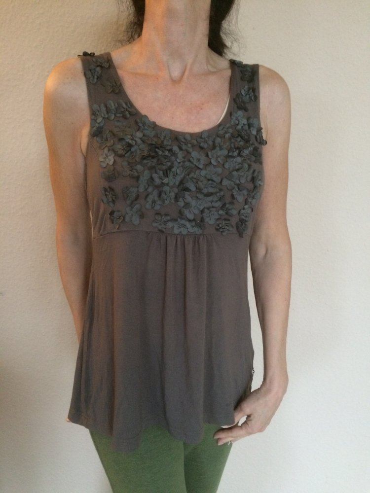 Taifun Empire Tunika Shirt Top Gr.S/M Taupe Farben mit Struktur Blumen ums Dekolte