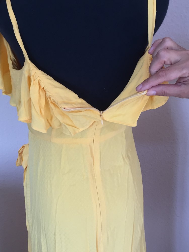 Second Female Sommerkleid Gr.S in Wickel Optik unterfüttert. Volants ums Dekolte