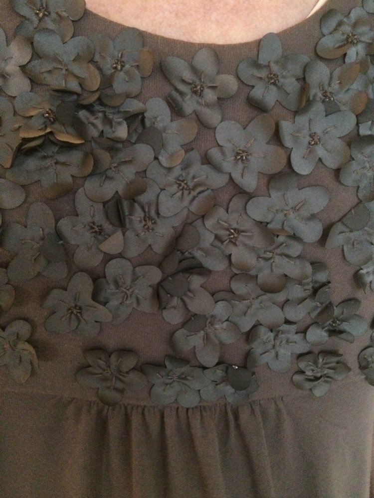 Taifun Empire Tunika Shirt Top Gr.S/M Taupe Farben mit Struktur Blumen ums Dekolte