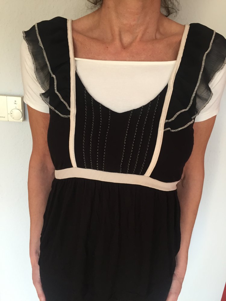 H&M Chiffon Tunika Volants Empire Stil Shirt Gr.S schwarz / creme Material Mix