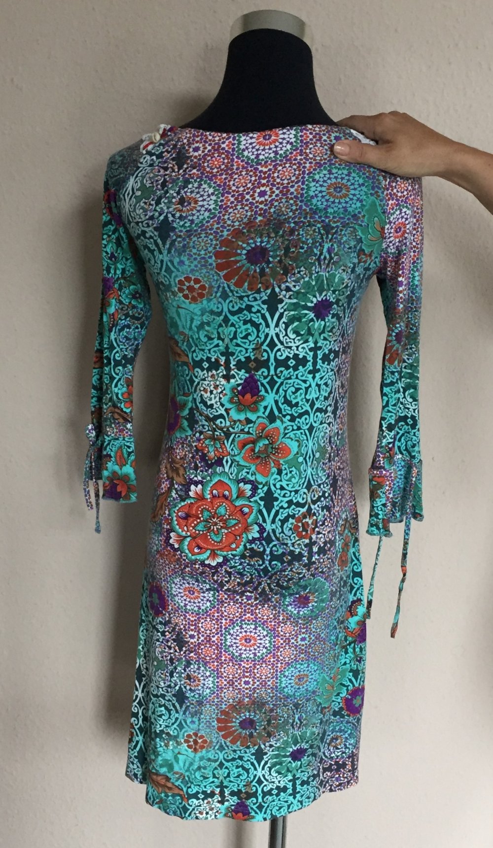 PRC Blumen Sommer Strand Kleid Gr.36 mit Muscheln am Dekolte, einfach ein Hingucker