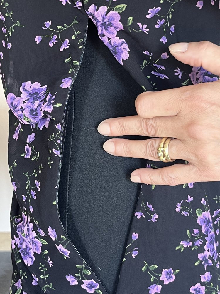Zara Chiffon Kleid Gr.M mit Volants über dem Rockteil schwarz violet