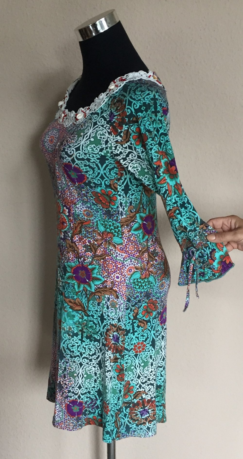 PRC Blumen Sommer Strand Kleid Gr.36 mit Muscheln am Dekolte, einfach ein Hingucker