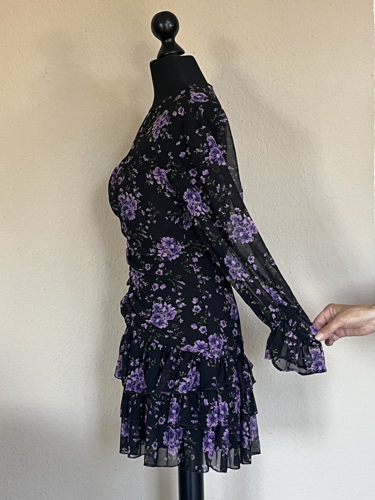 Zara Chiffon Kleid Gr.M mit Volants über dem Rockteil schwarz violet