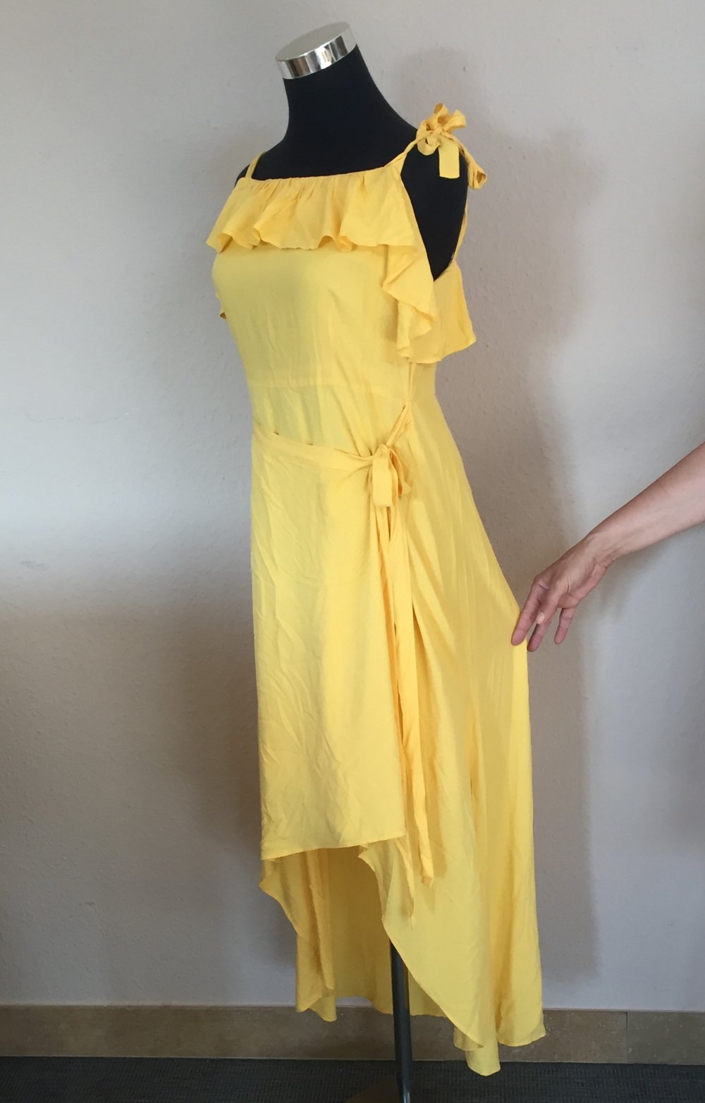 Second Female Sommerkleid Gr.S in Wickel Optik unterfüttert. Volants ums Dekolte