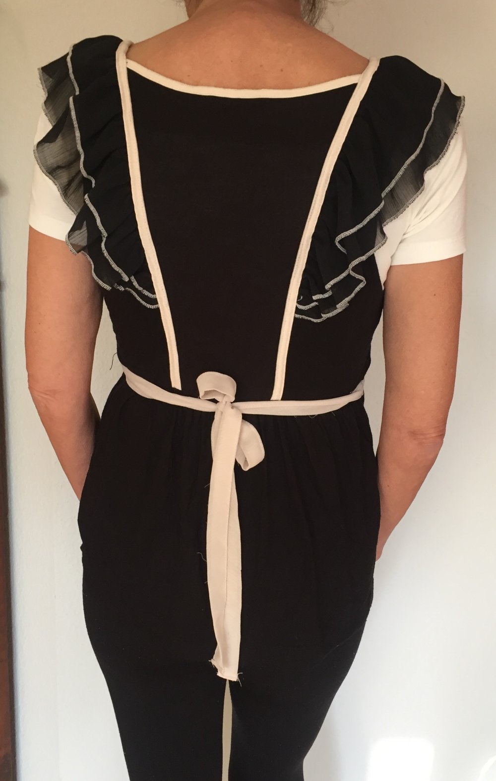 H&M Chiffon Tunika Volants Empire Stil Shirt Gr.S schwarz / creme Material Mix