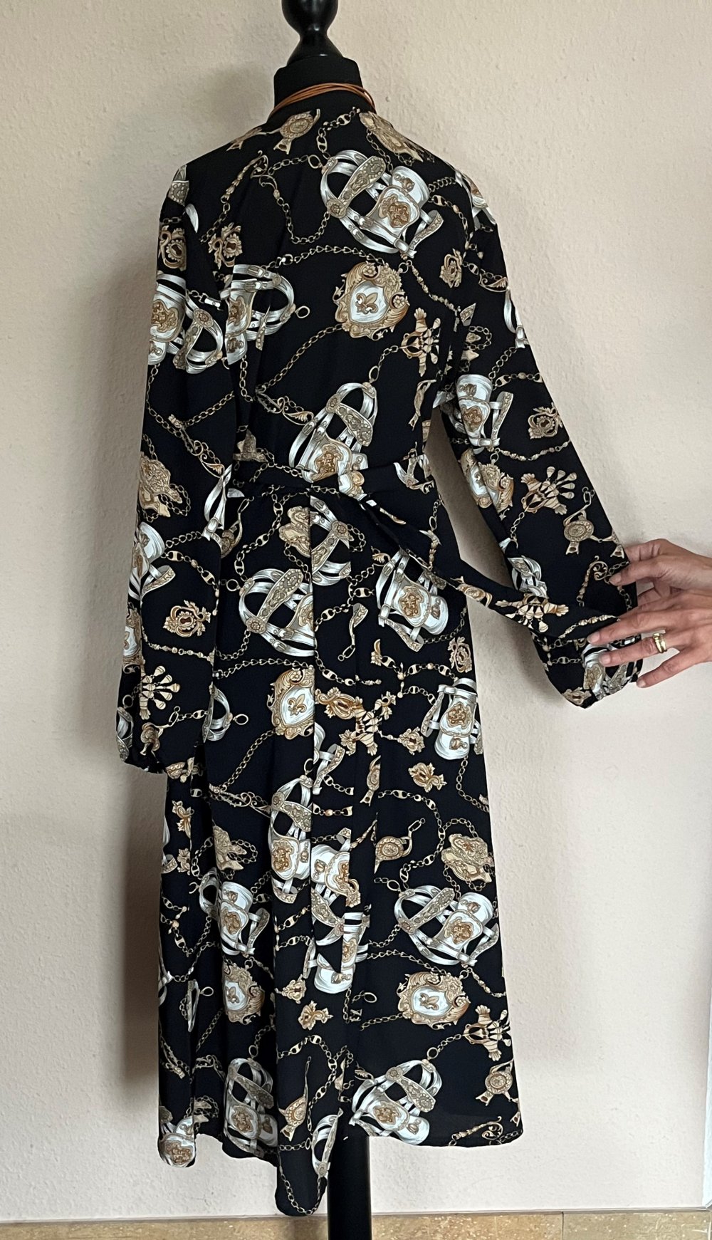 M&L Style Wickelkleid Gr.M mit klassischen Gold Ketten Motiv, macht eine tolle Figur