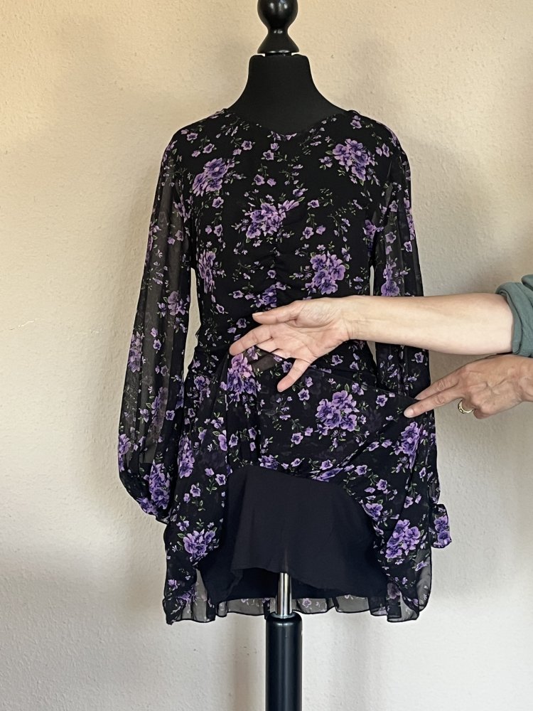 Zara Chiffon Kleid Gr.M mit Volants über dem Rockteil schwarz violet