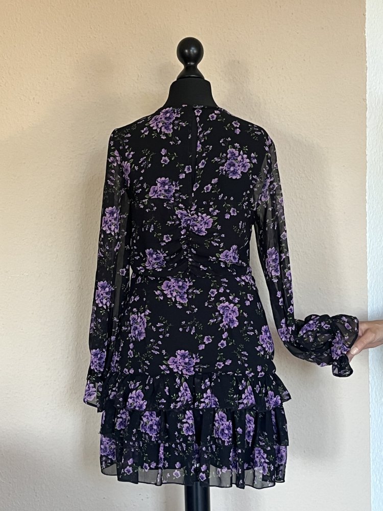 Zara Chiffon Kleid Gr.M mit Volants über dem Rockteil schwarz violet