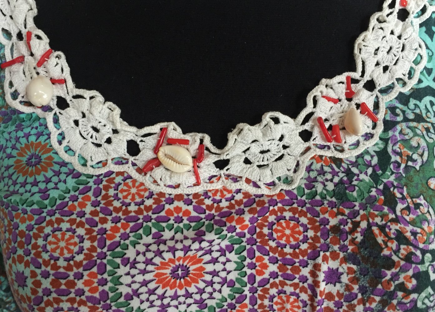 PRC Blumen Sommer Strand Kleid Gr.36 mit Muscheln am Dekolte, einfach ein Hingucker