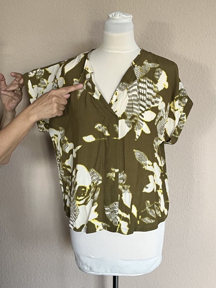 Esprit kurzarm Bluse Gr.S mit Hawaiimuster in Olive Khaki Creme Farben
