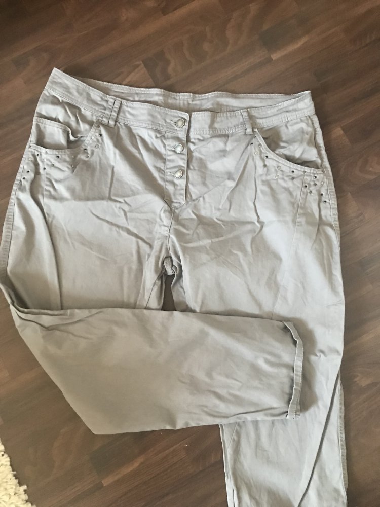 Schlammfarbende Hose mit Knopfleiste Und Verzierungen an den Taschen Größe 50