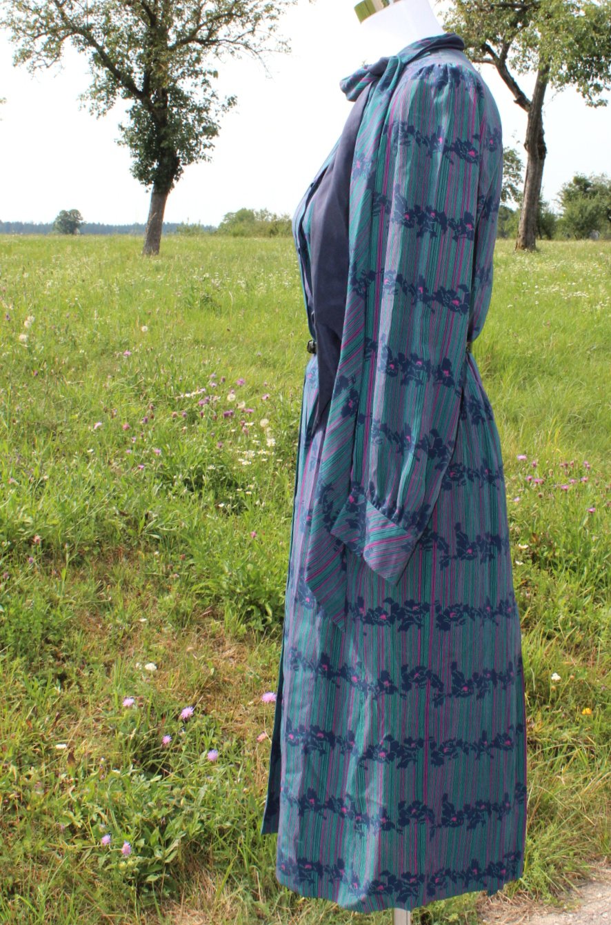 dunkelblaues True Vintage Kleid mit Blumenmuster und Streifen, ca. Größe 38, Herbstkleid