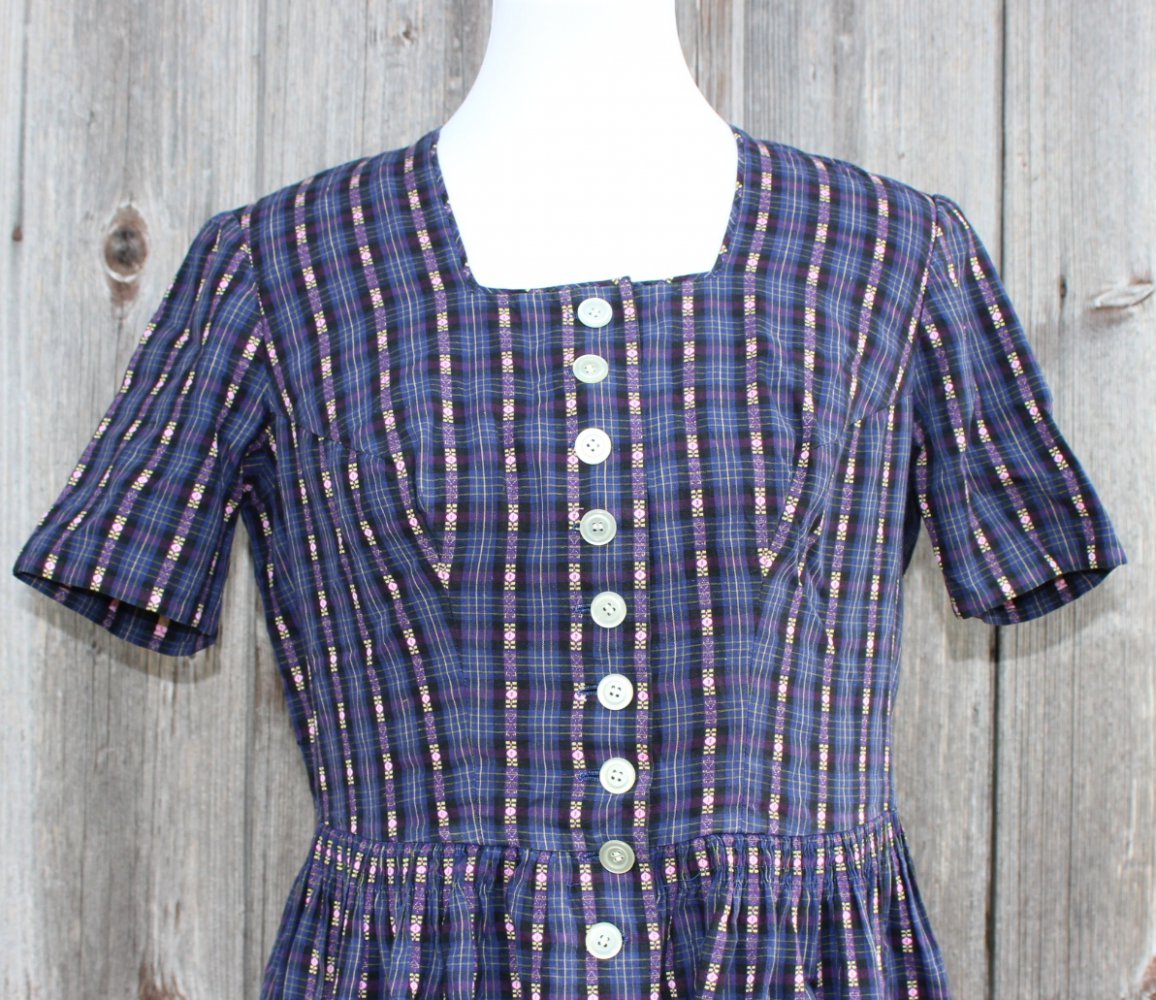 hochgeschlossenes True Vintage Dirndl mit Ärmeln, ca. Größe 44, blau schwarz kariert mit Blumen