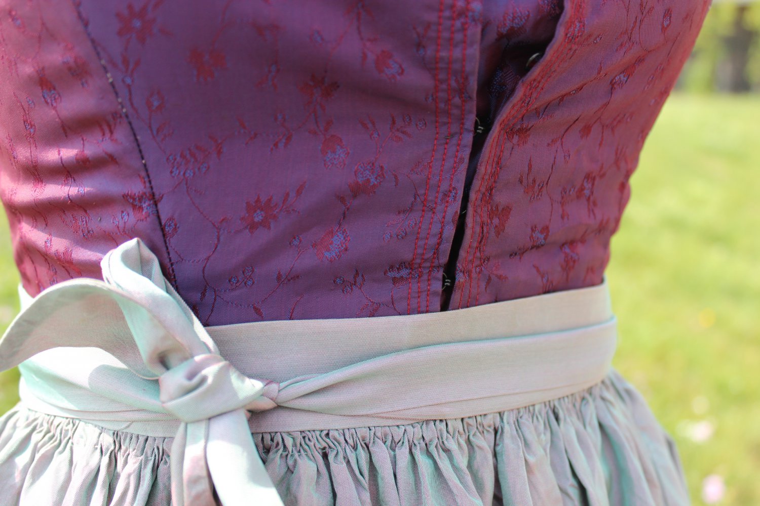lila violettes True Vintage Seidendirndl mit Schürze, ca. Größe 34, Unikat, Wiesn, Oktoberfest