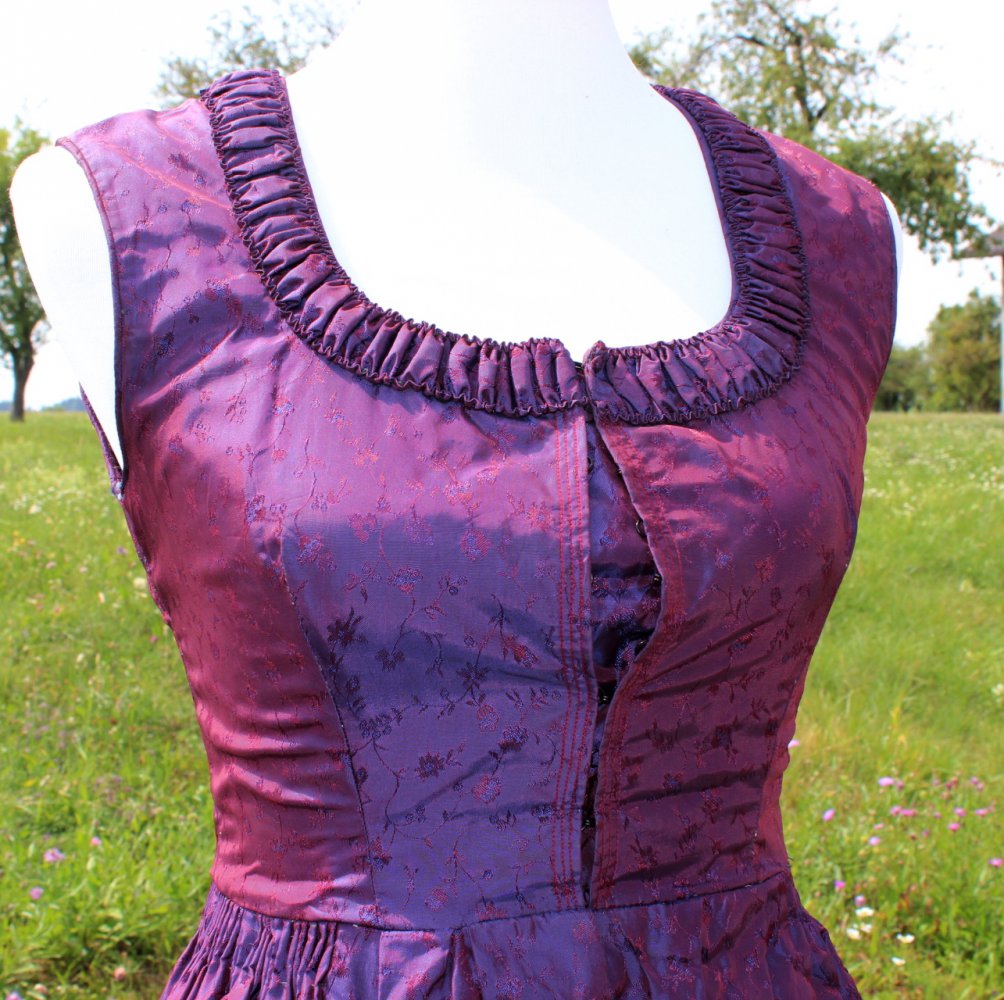 lila violettes True Vintage Seidendirndl mit Schürze, ca. Größe 34, Unikat, Wiesn, Oktoberfest