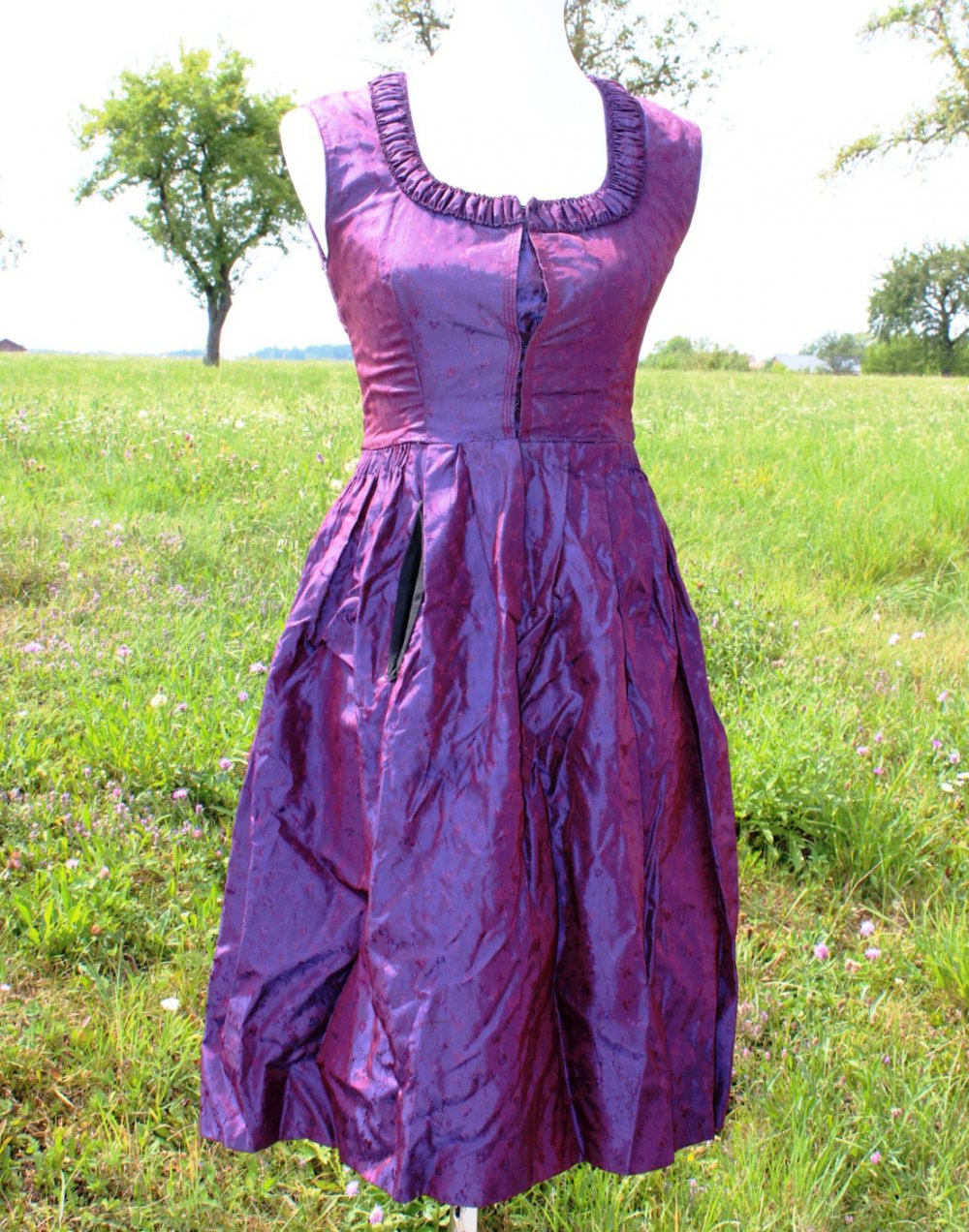 lila violettes True Vintage Seidendirndl mit Schürze, ca. Größe 34, Unikat, Wiesn, Oktoberfest