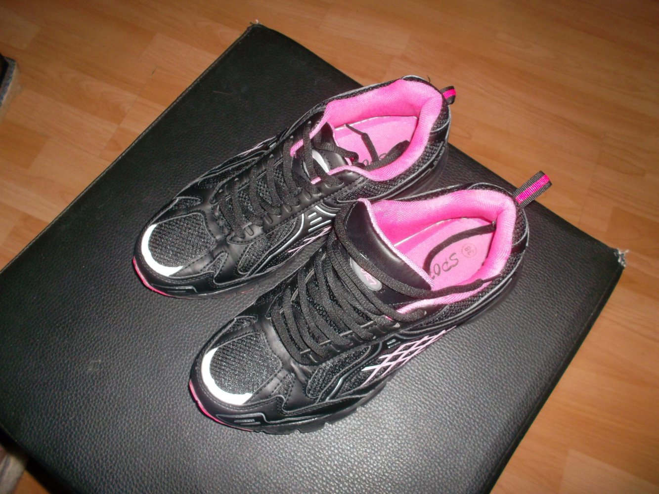 neue turnschuhe,schwarz/pink.grösse 38