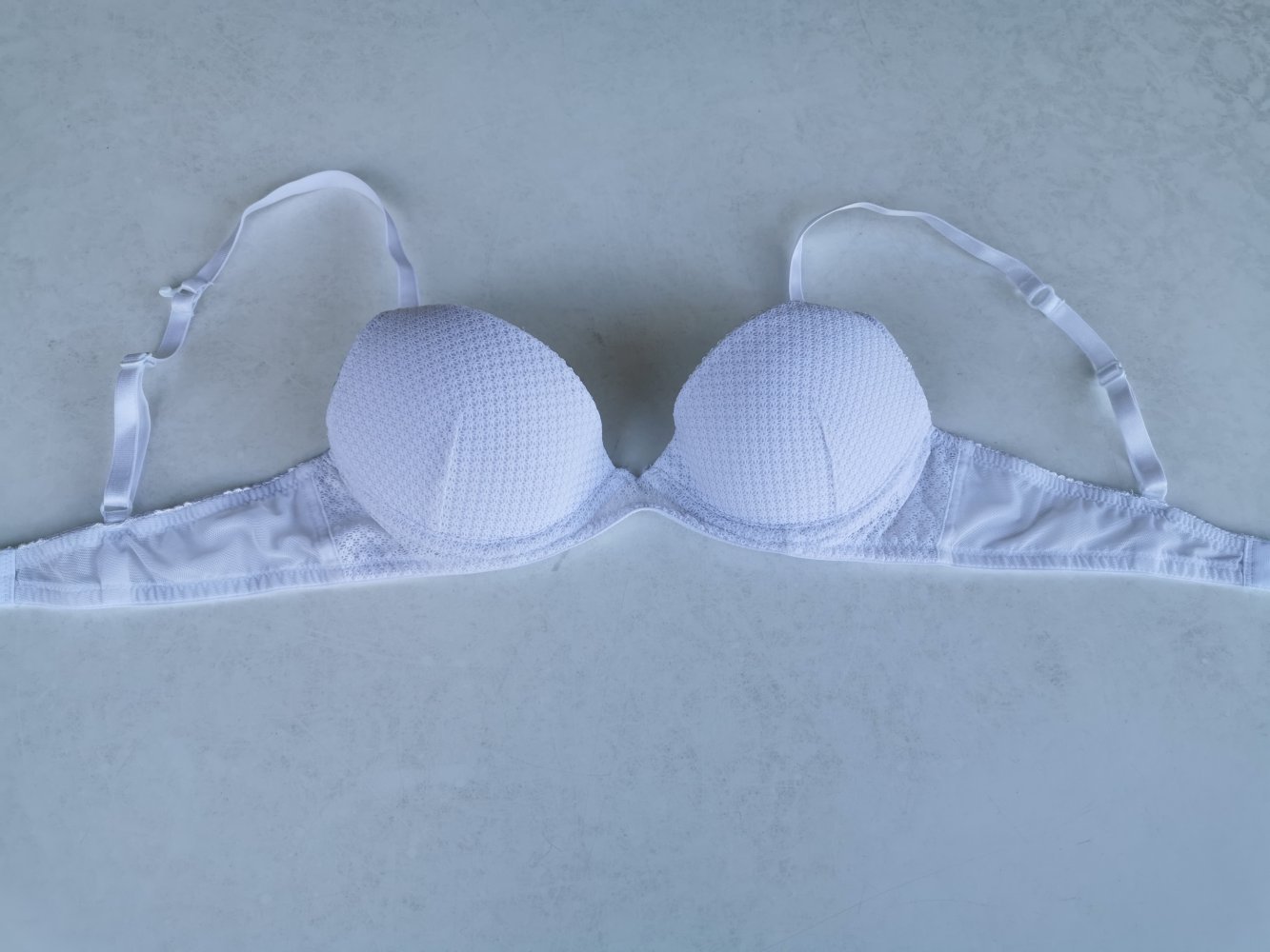 Strahelnd weißer Pushup-BH von H&M