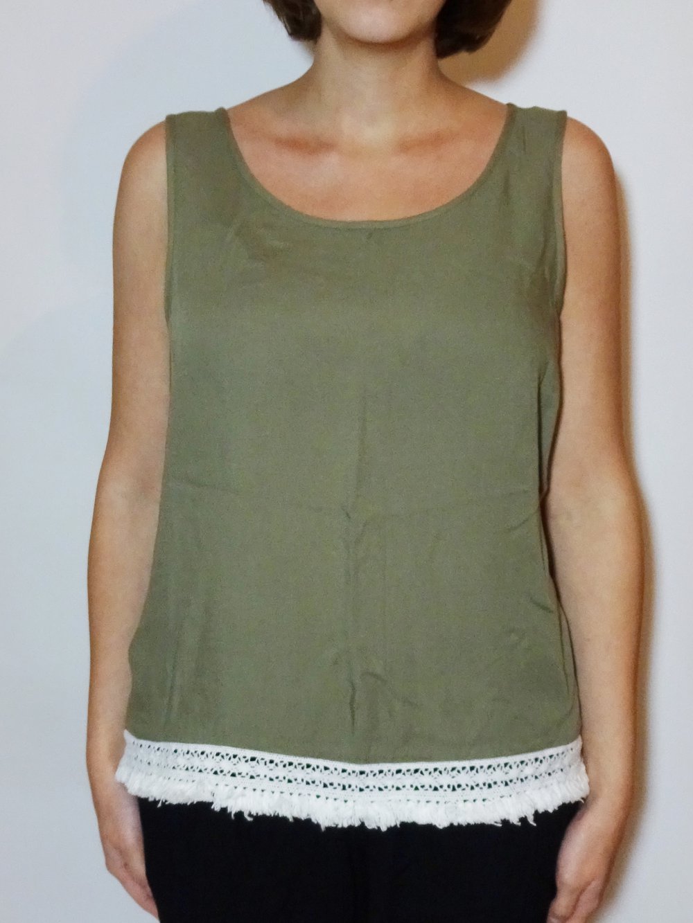 Grünes Top mit gehäkeltem Saum und Fransen Tanktop Oliv Khaki Boho Bohemian Hippie Festival Gr. L Gr. 44 Gr. 42/44