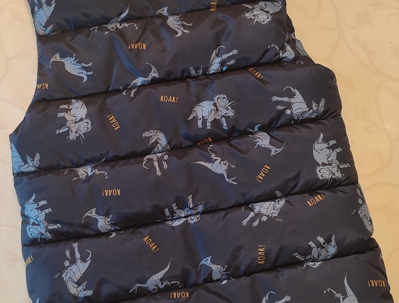 Steppweste mit Dinosauriern