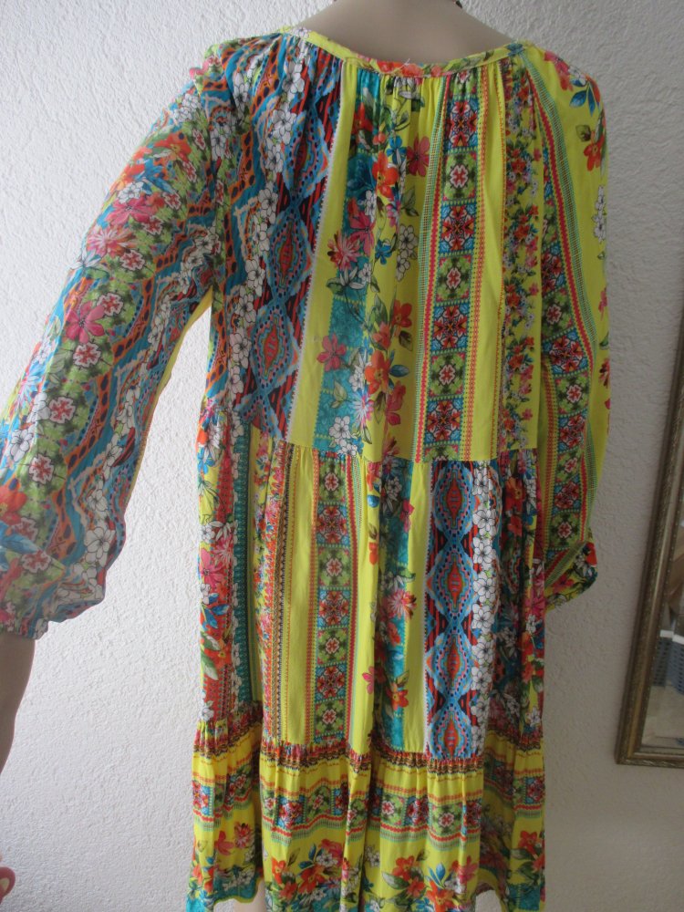 NEU * Romantik * Blumen * Blüten * Flower- Power * Festival * Boho * Ibiza- Style * Baby- Doll * Volant * Kleid 