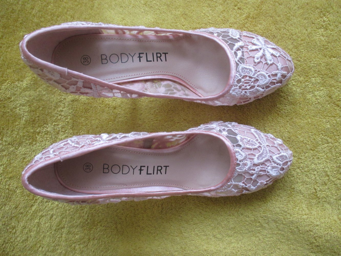 NEU und ungetragen * Blumen * Blüten * Flower * Lace- Spitze * High- Heels * Plateau * Pumps * Schuhe 