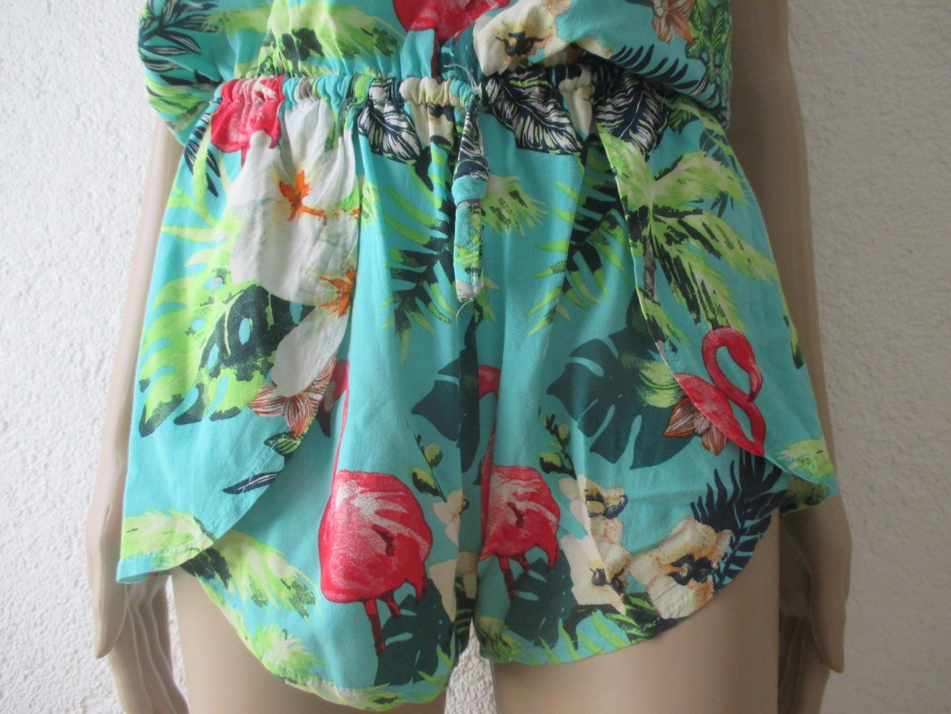 NEU * Hawai * Blumen * Blüten * Flower * Flamingos * Kurz * Short * Off Shoulder * Schulterfrei * Carmen * Bustier * Einteiler * Anzug * Overall * Jumpsuit * Gr. 36- 38/ S * smaragd- grün * bunt *