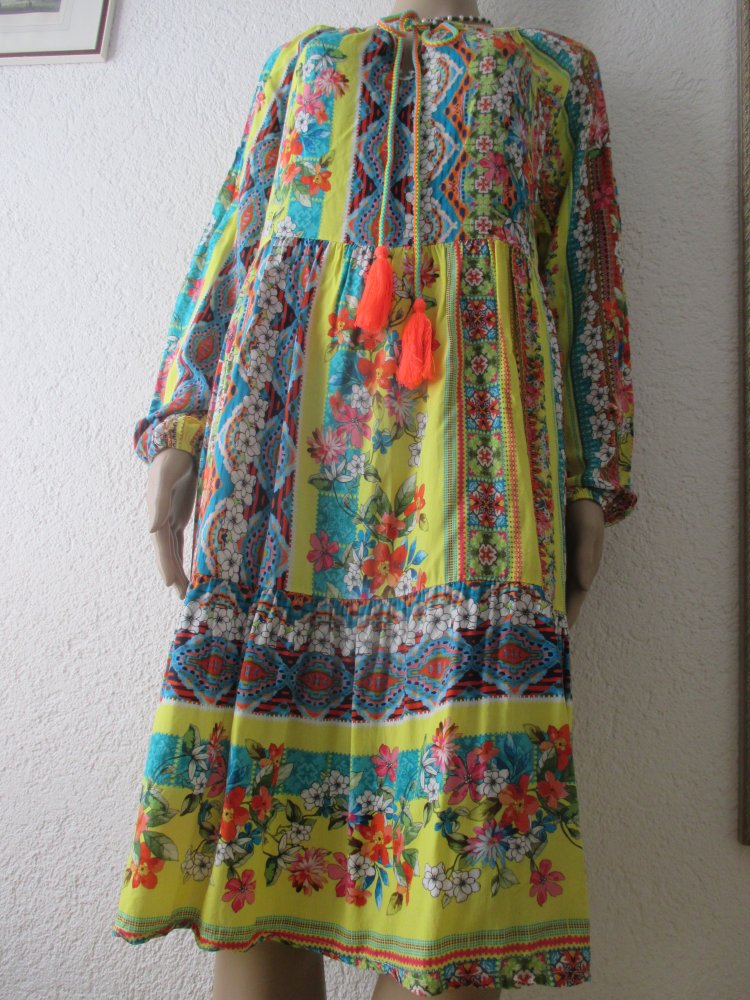 NEU * Romantik * Blumen * Blüten * Flower- Power * Festival * Boho * Ibiza- Style * Baby- Doll * Volant * Kleid 