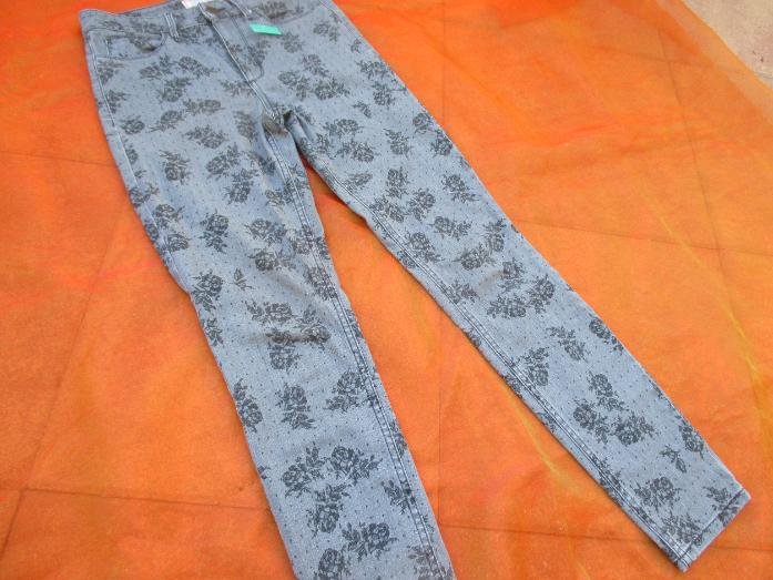 NEU mit ETIKETT * Ausgefallen * Rosen * Blumen * Blüten * Flower- Power * Punkte * Polka Dots * Tupfen * Röhren * Skinny * Jeans * Hose 