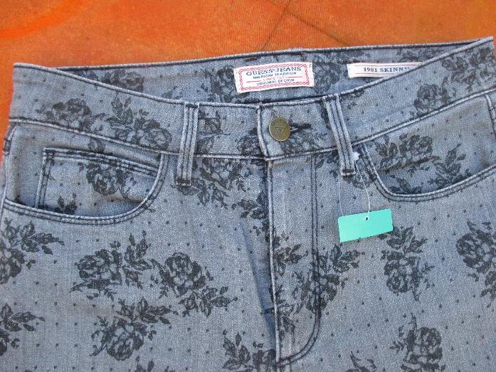 NEU mit ETIKETT * Ausgefallen * Rosen * Blumen * Blüten * Flower- Power * Punkte * Polka Dots * Tupfen * Röhren * Skinny * Jeans * Hose 