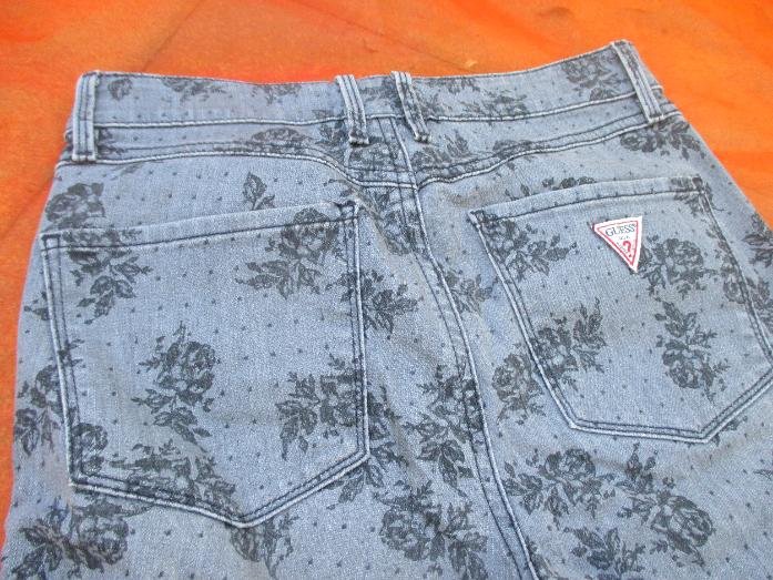 NEU mit ETIKETT * Ausgefallen * Rosen * Blumen * Blüten * Flower- Power * Punkte * Polka Dots * Tupfen * Röhren * Skinny * Jeans * Hose 
