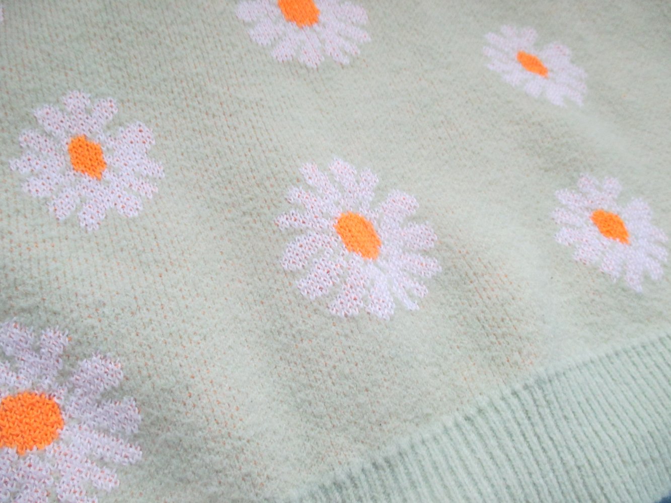 NEU * Original * Flower- Power * Margeriten * Blumen * Blüten * VINTAGE * Wie selbst gestrickt * Wolle * Cardigan * Strickjacke * Gr. 38- 40/ S- M * lind- grün * gelb * weiß *
