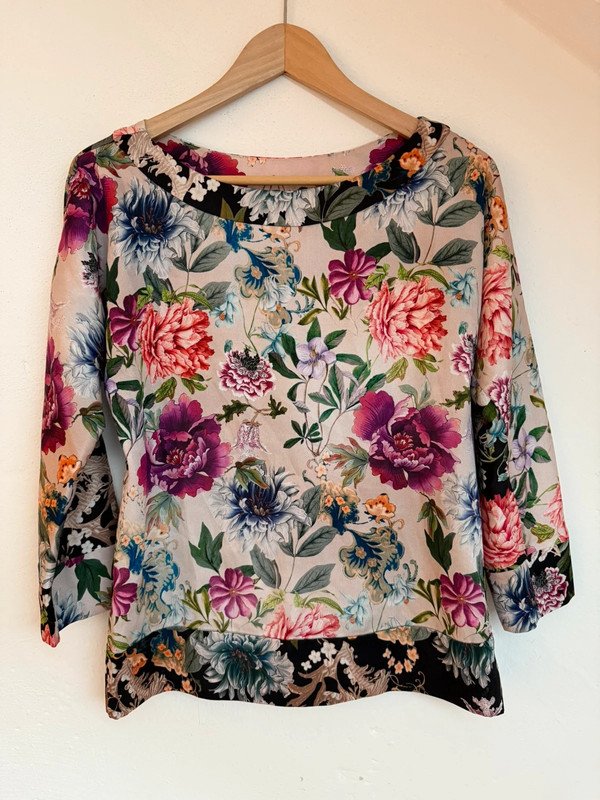 NEU * Blumen * Blüten * Romantik * Flower * Seiden- Satin * Reinschlupf * Wende * Tunika * Bluse 