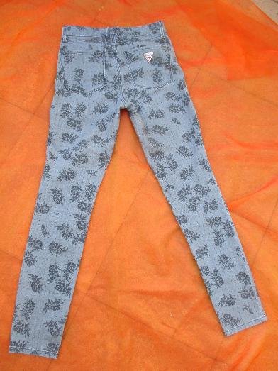 NEU mit ETIKETT * Ausgefallen * Rosen * Blumen * Blüten * Flower- Power * Punkte * Polka Dots * Tupfen * Röhren * Skinny * Jeans * Hose 