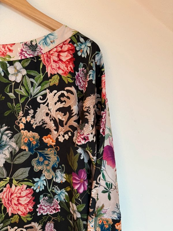 NEU * Blumen * Blüten * Romantik * Flower * Seiden- Satin * Reinschlupf * Wende * Tunika * Bluse 