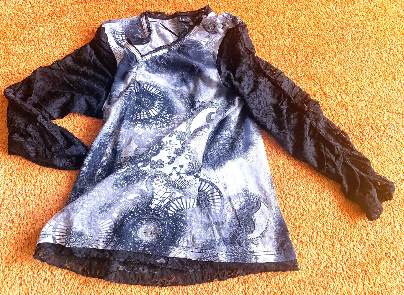 Damen Shirt Jersey mit Spitze Gr.S in geblümt-Schwarz von Lisa Tossa 