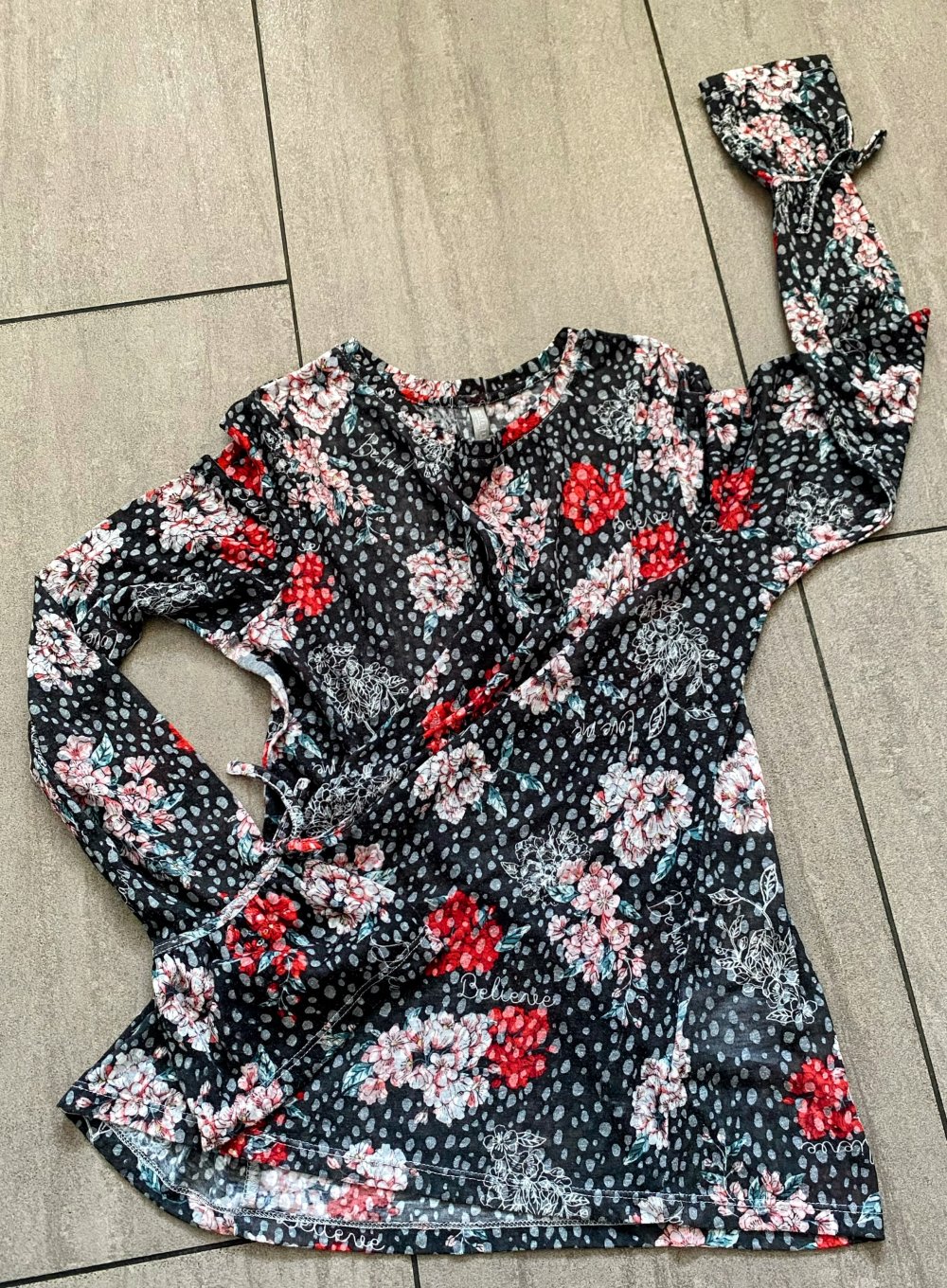 Romantisches Damen-Shirt mit Print von Lisa Tossa – Größe S 