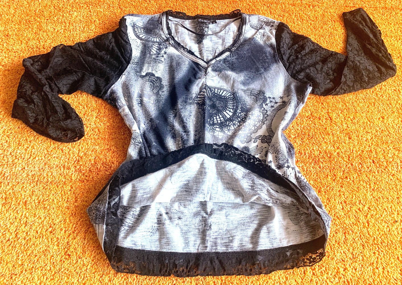 Damen Shirt Jersey mit Spitze Gr.S in geblümt-Schwarz von Lisa Tossa 