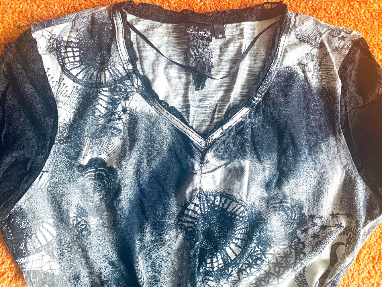 Damen Shirt Jersey mit Spitze Gr.S in geblümt-Schwarz von Lisa Tossa 