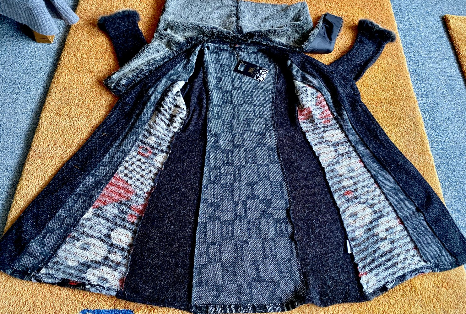 Damen Mantel Strickmantel Wollmantel Gr.S Grau/Rot/Weiß/Schwarz von 101 Idees NW 