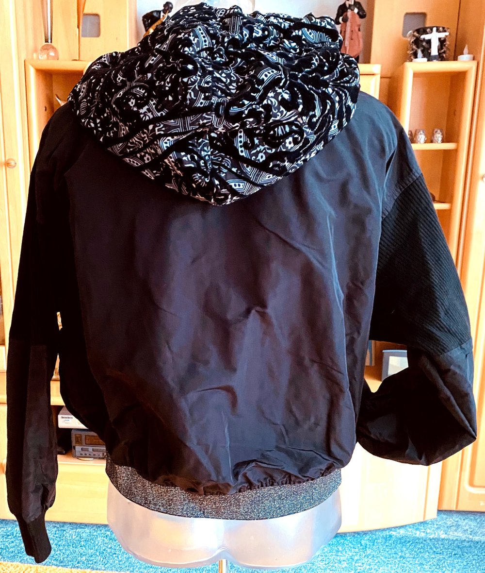 NEU Damen Jacke Blouson Bomberjacke mit Kapuze Gr.M in Schwarz von Lisa Campione 