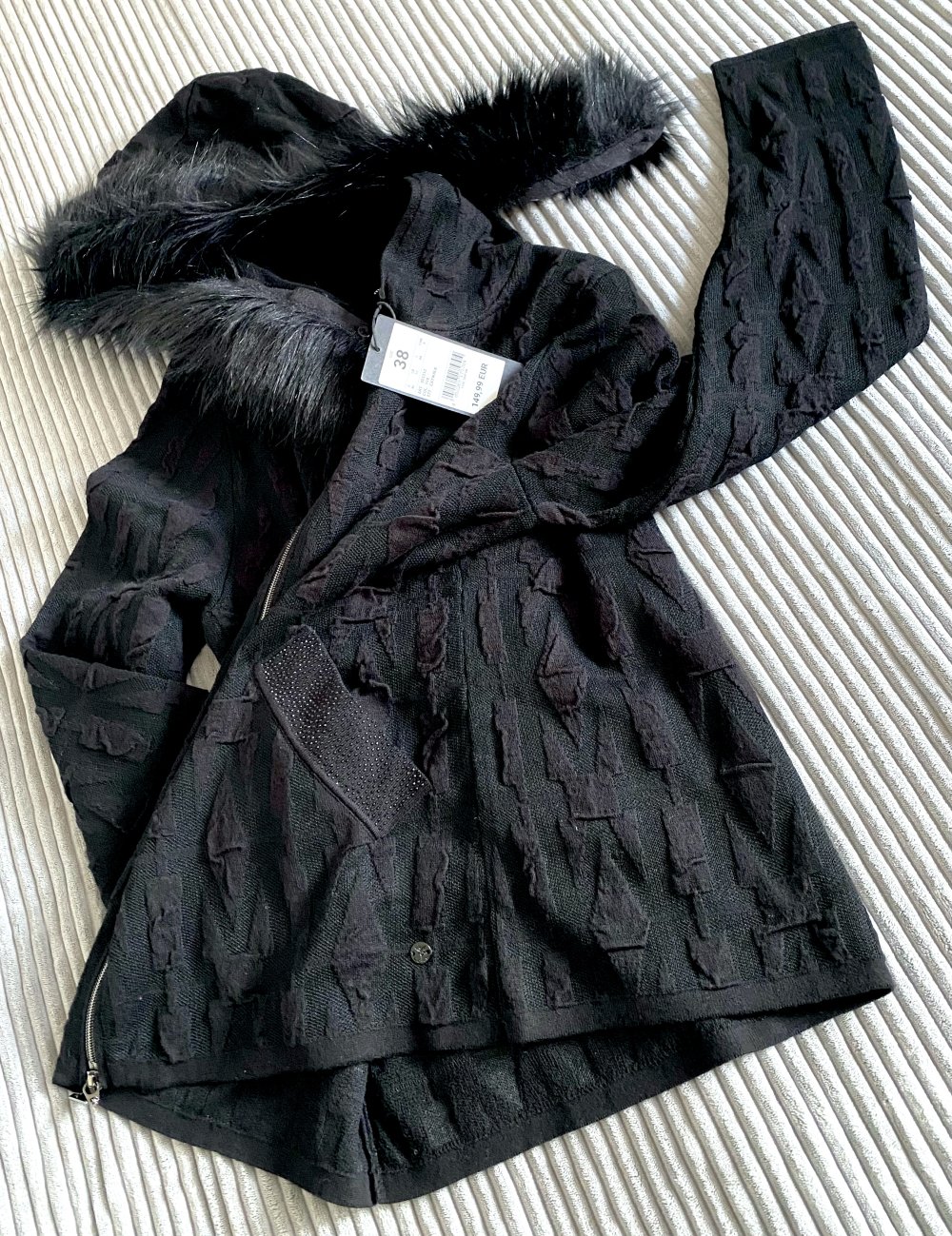 NEU Damen Jacke Strickjacke mit Kapuze Gr.38 in Schwarz Monari P.149,90€ 