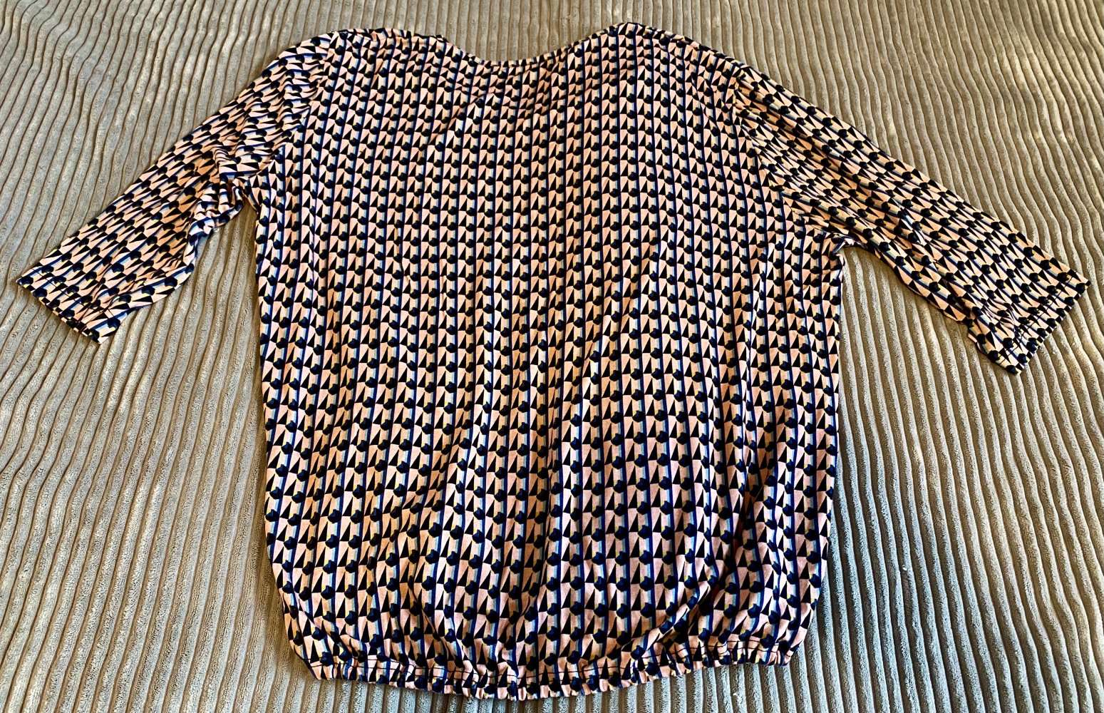 Damen Shirt Pullover Gr.XXXL mit geometrischem Muster NW