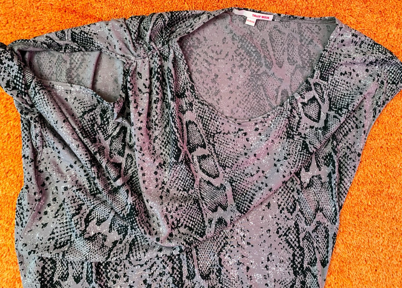 Damen Shirt Jersey in Schlangen Optik asymmetrisch G.42 Grau von Tally Weijl NW