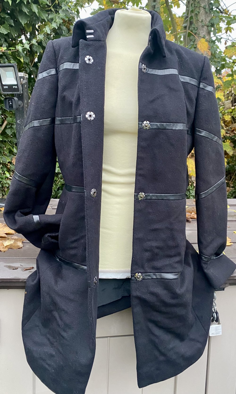 Damen Mantel Elegant Business Gr.38 in Schwarz von HUGO BOSS  